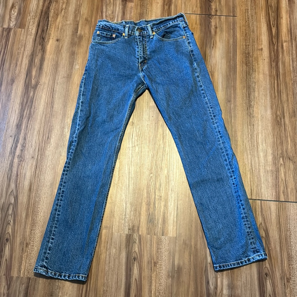 Levi’s 505s mid-wash size 31x32 in very good condition.